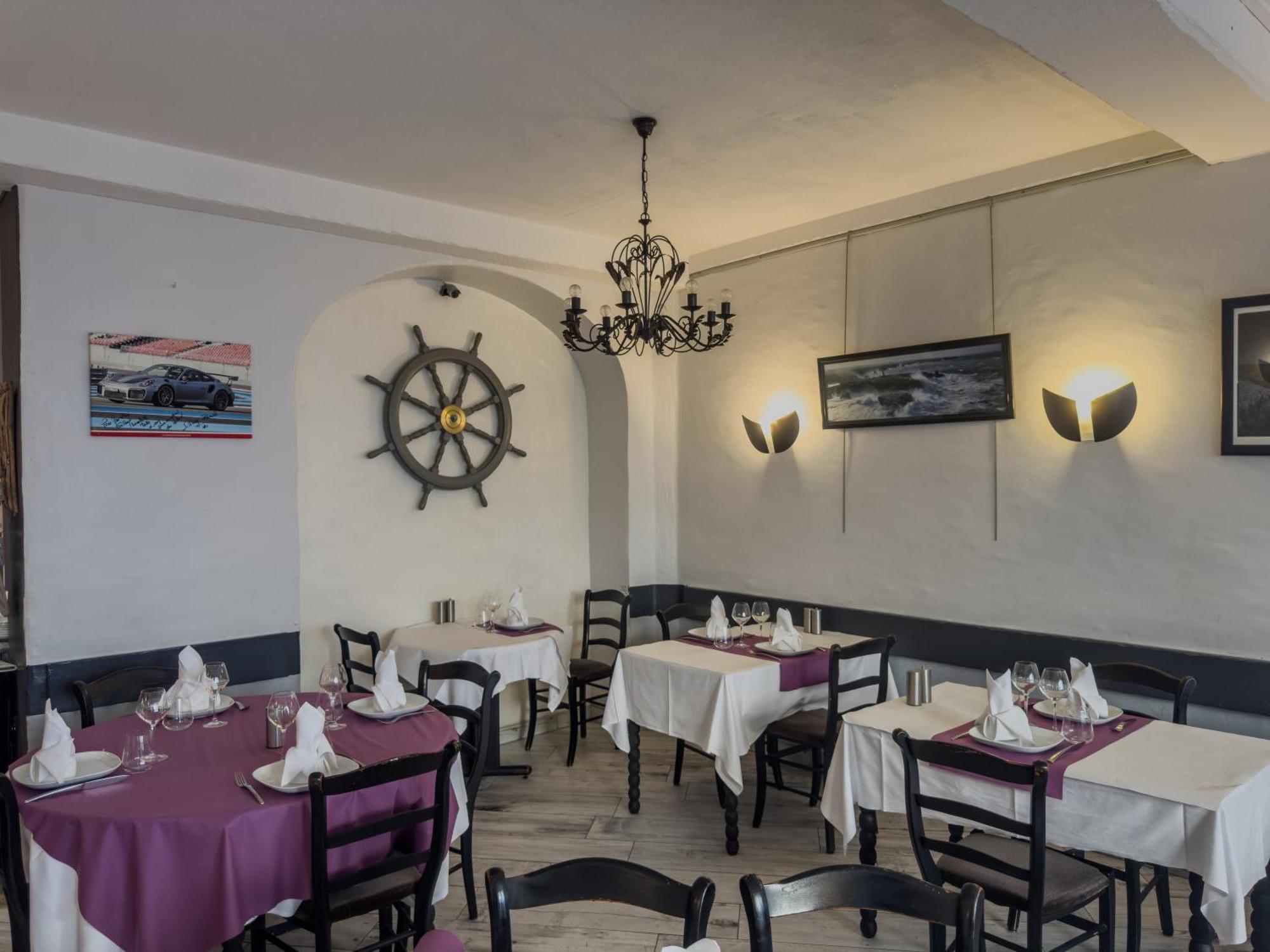 Logis Hotel Les Chardons Bleus Restaurant Le Bistrot De La Mer Роскоф Экстерьер фото