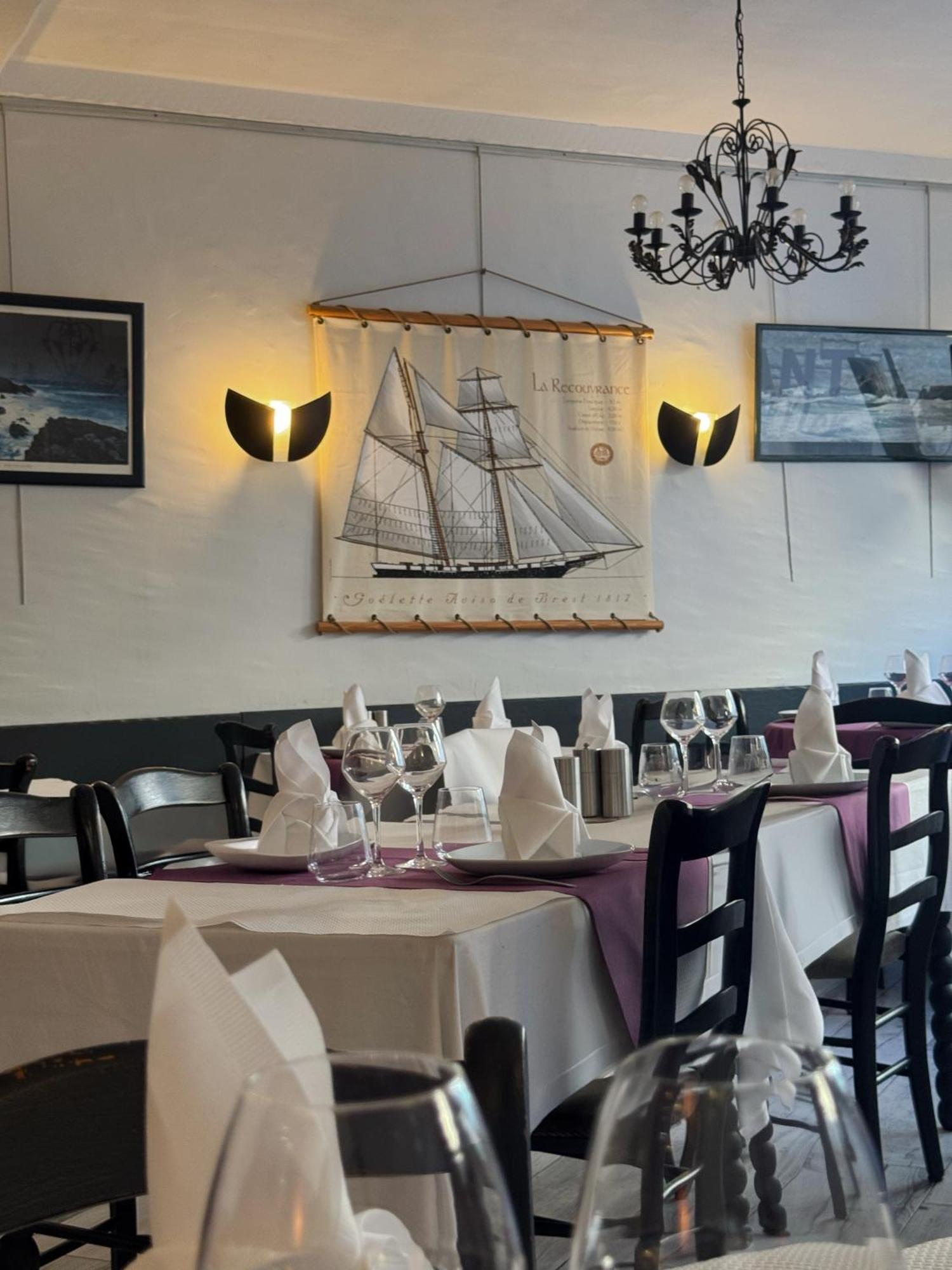 Logis Hotel Les Chardons Bleus Restaurant Le Bistrot De La Mer Роскоф Экстерьер фото