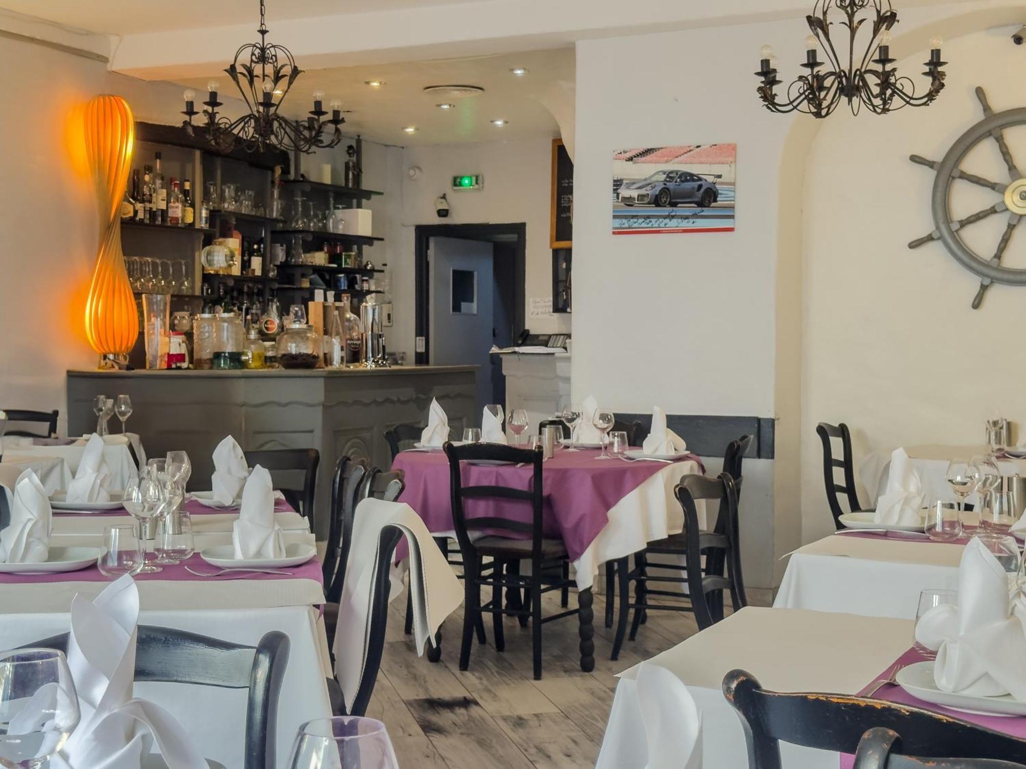 Logis Hotel Les Chardons Bleus Restaurant Le Bistrot De La Mer Роскоф Экстерьер фото