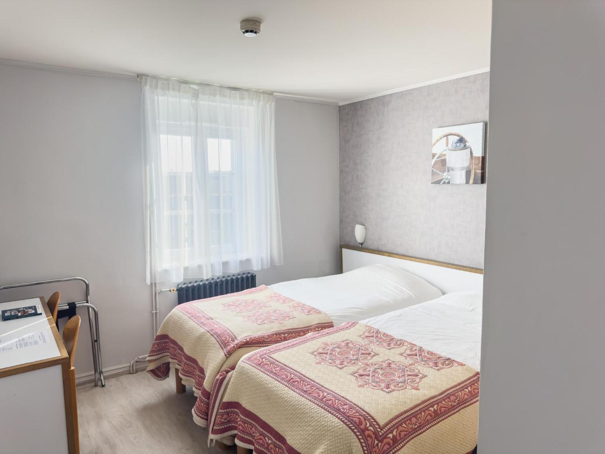 Logis Hotel Les Chardons Bleus Restaurant Le Bistrot De La Mer Роскоф Экстерьер фото